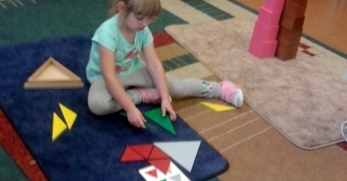 Chętnie pracujemy z materiałami Montessori